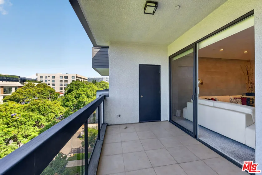 324 N Palm Drive #404 photo 22