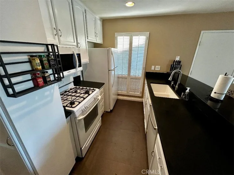 2867 S Fairview #F photo 8