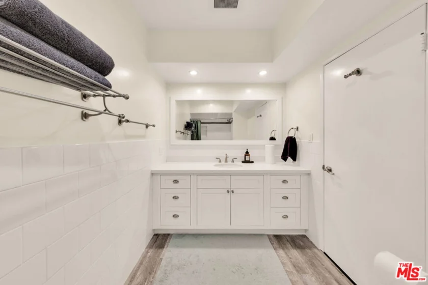 15248 Dickens Street #103 photo 13