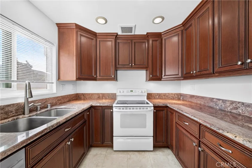 6638 Bridle Circle photo 10