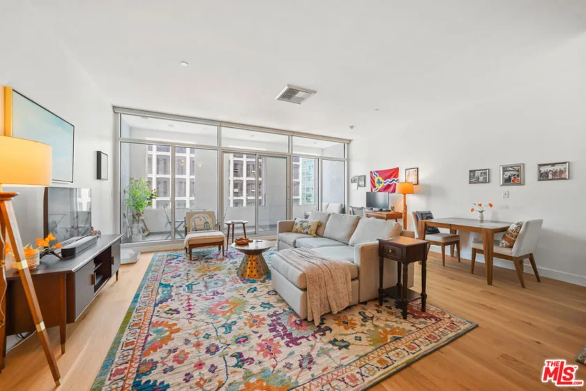3810 Wilshire Boulevard #1102 photo 1