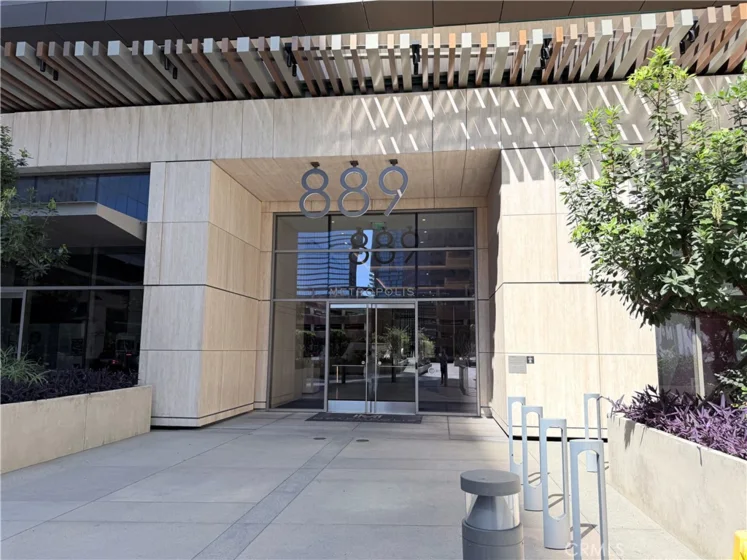 889 Francisco #3105 photo 2