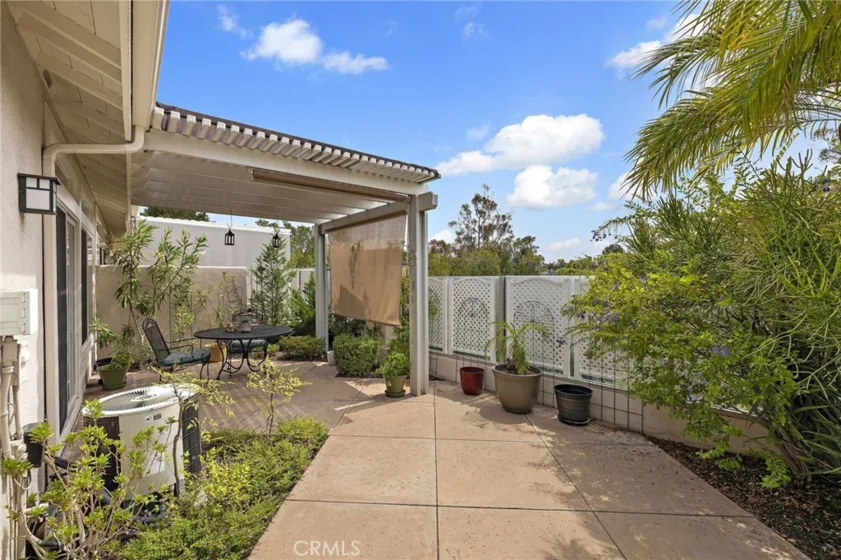 21734 San Leandro photo 32
