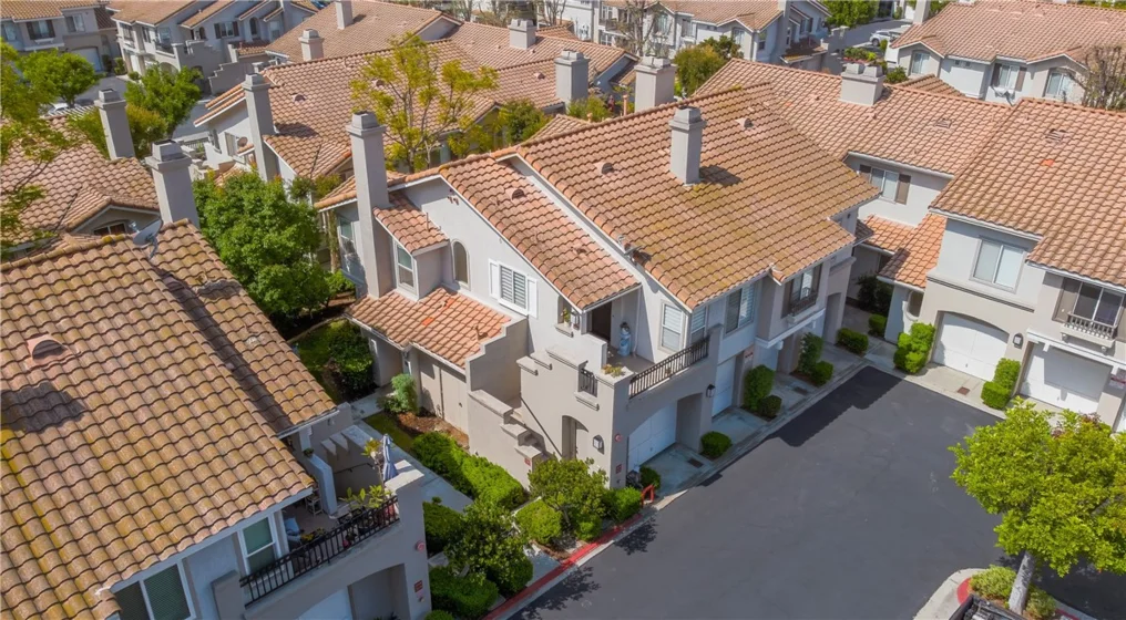 210 California Court photo 60