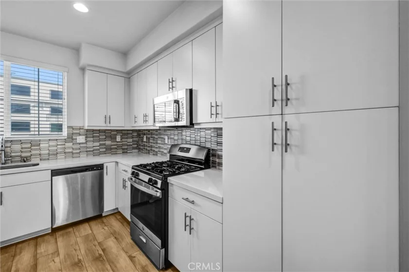575 S Mosaic photo 16