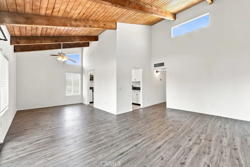 18350 Hatteras #211 photo 5