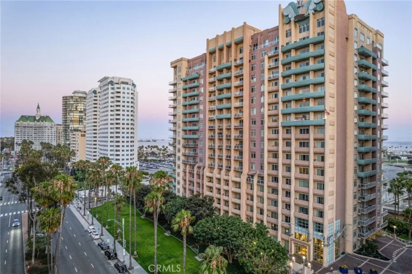 488 E Ocean #809 photo 47