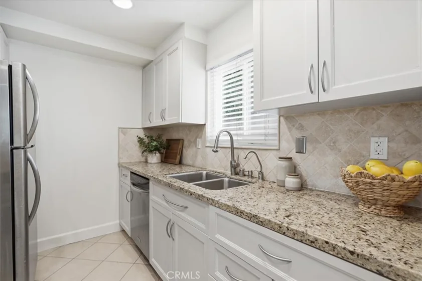 1747 Barry Avenue #106 photo 38