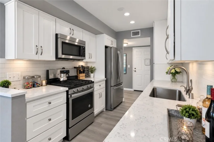 4501 Cedros Avenue #239 photo 6