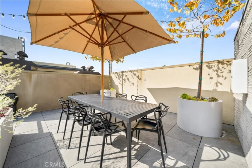 218 N El Molino Avenue #303 photo 22