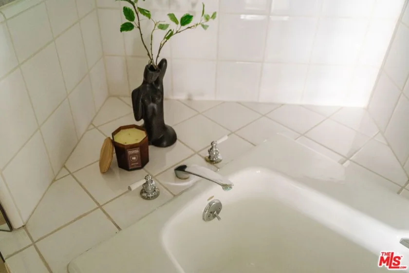 121 S Palm Drive #401 photo 33