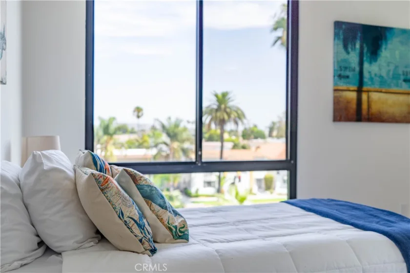 1310 E Ocean #401 photo 31