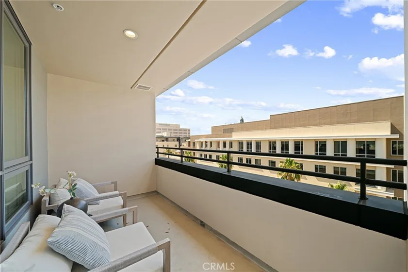 39 S Los Robles Avenue #6010 photo 20