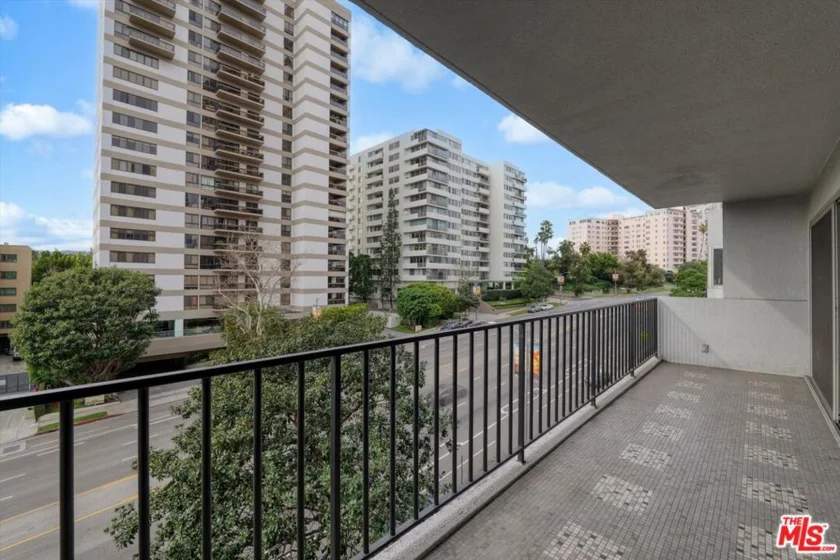 10450 Wilshire Boulevard #4F photo 13