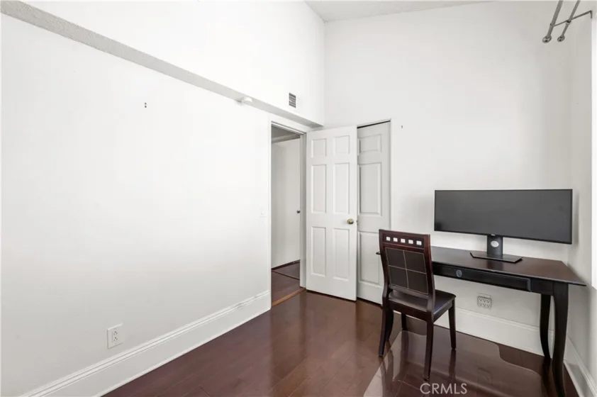 1022 S Marengo #5 photo 19