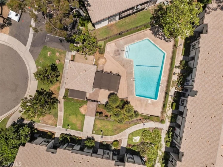 4727 Knickerbocker photo 34