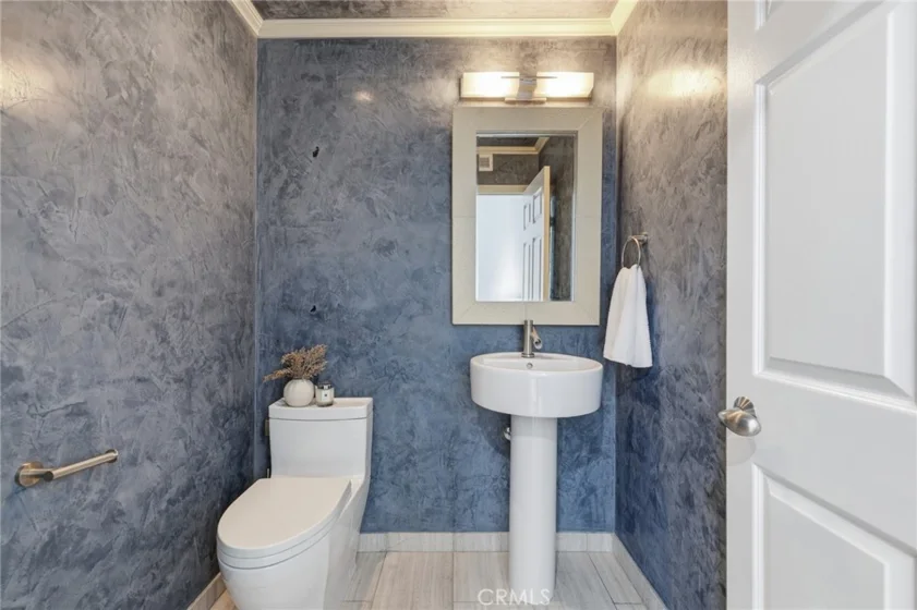 14271 Dickens Street #201 photo 23