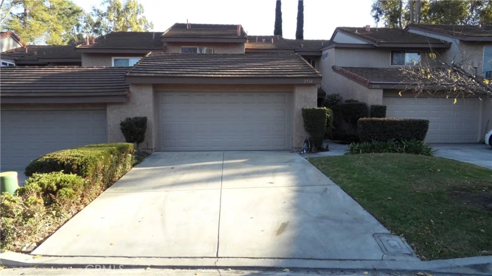 2516 Monterey Place photo 1