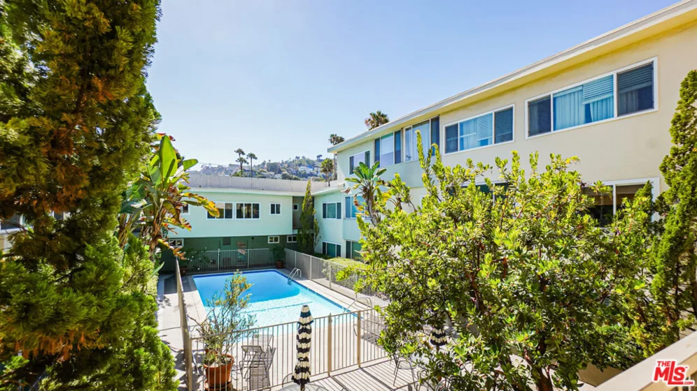 1525 N Hayworth Avenue #204 photo 27