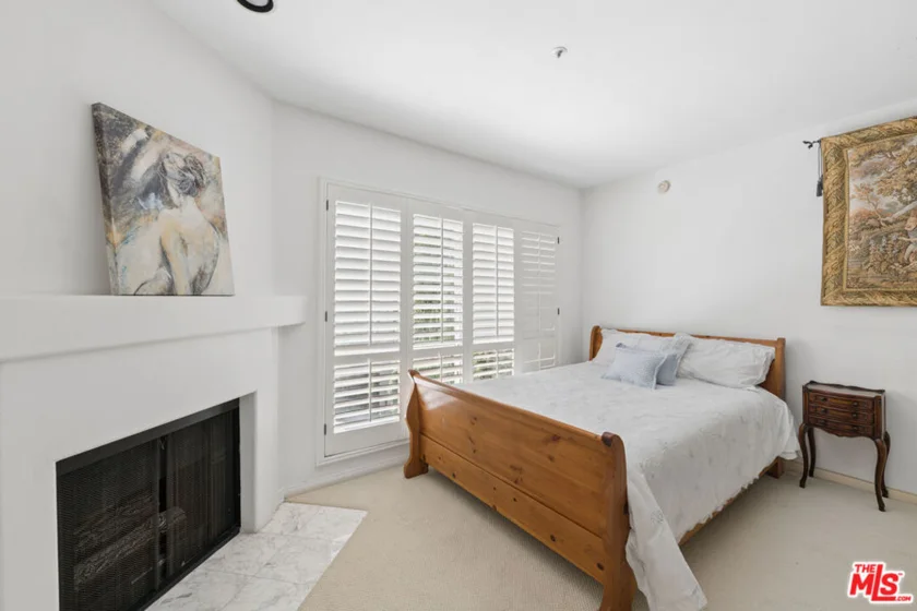 5224 Zelzah Avenue #209 photo 9