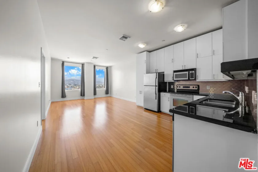 3810 Wilshire Boulevard #1801 photo 24