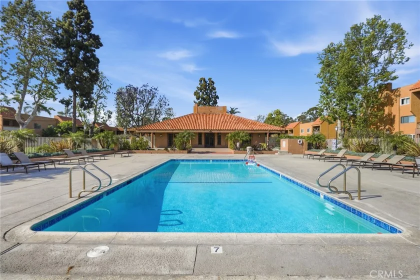 6600 Warner #205 photo 32