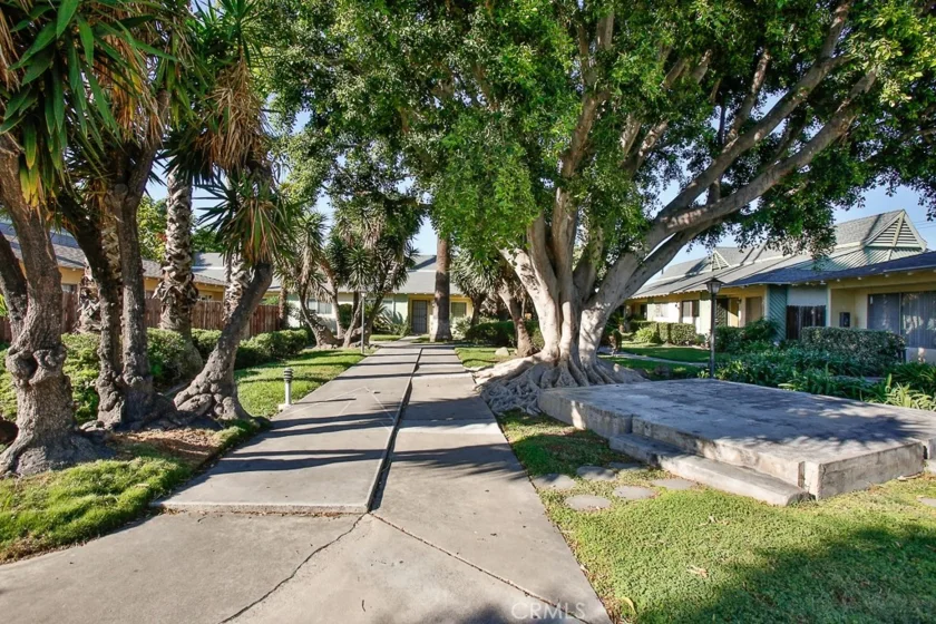 15712 Pasadena Avenue #6 photo 1