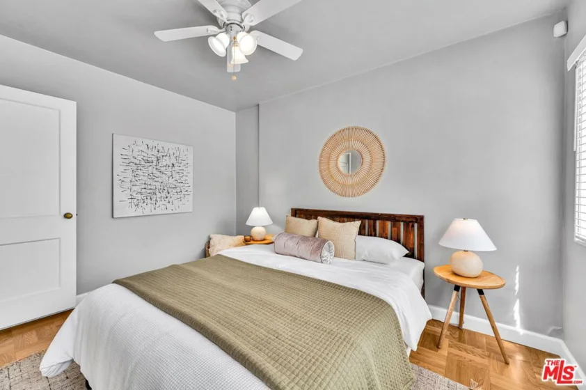 5226 Village Green photo 22