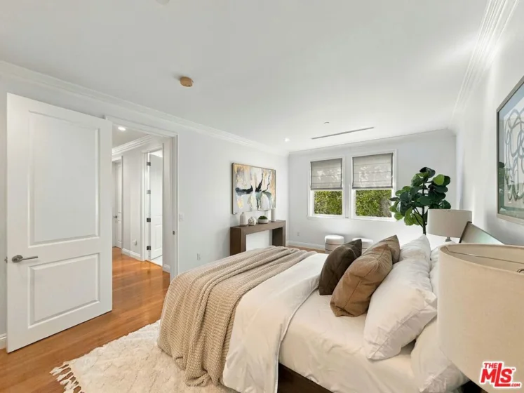 8121 Norton Avenue #201 photo 29
