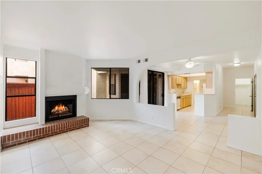 7211 Cozycroft #19 photo 2