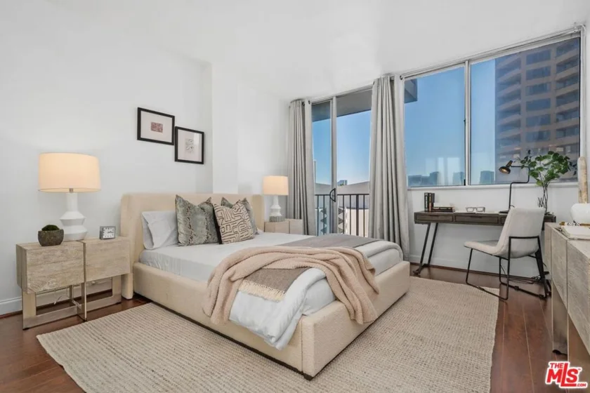 10433 Wilshire Boulevard #602 photo 6