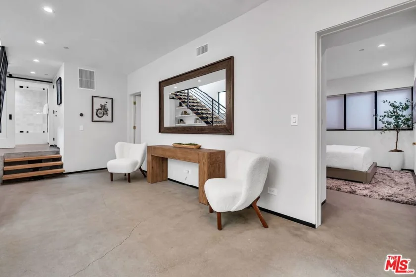 611 Broadway Street photo 9