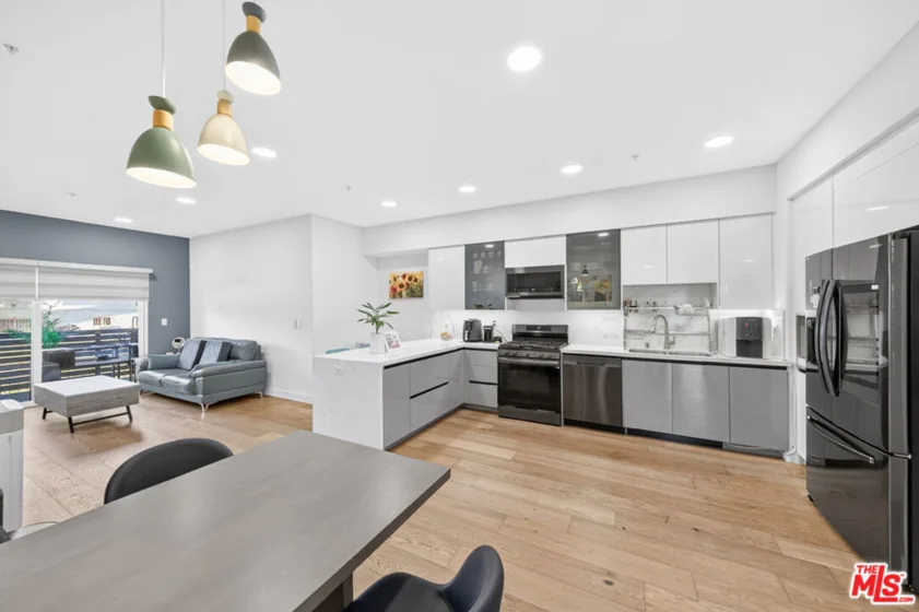820 S Wilton Place #201 photo 13