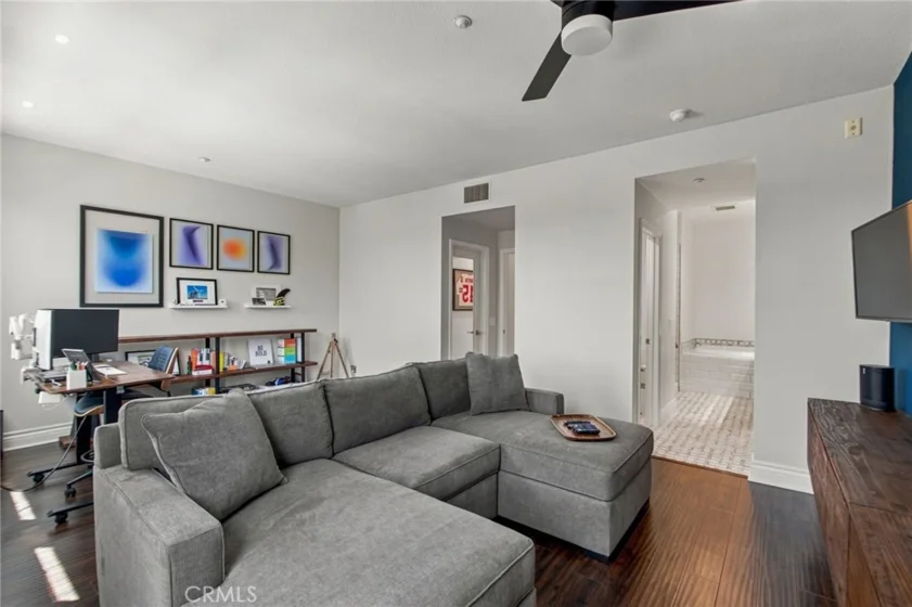 12 Midtown photo 26
