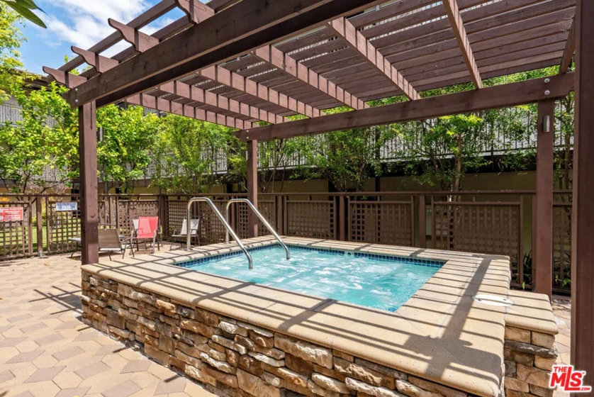 525 S Ardmore Avenue #107 photo 11
