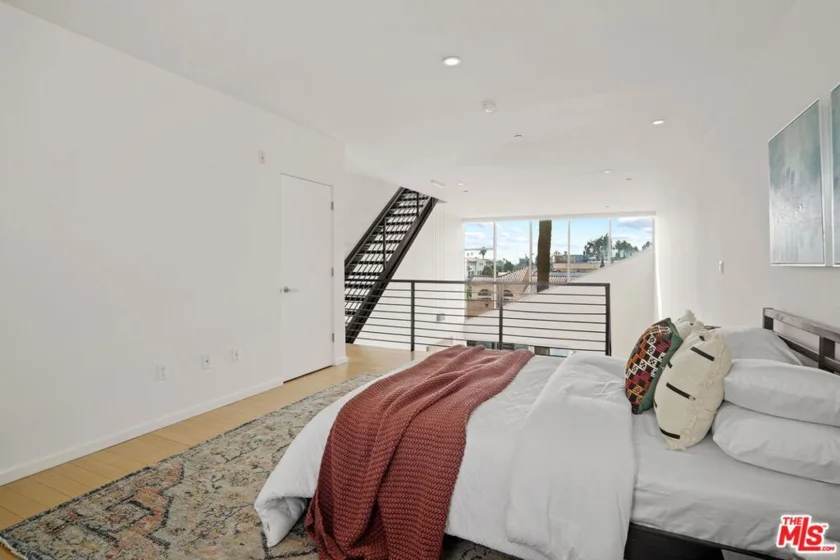 803 Wilcox Avenue #10 photo 23