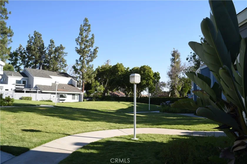 8 Campana Drive photo 1