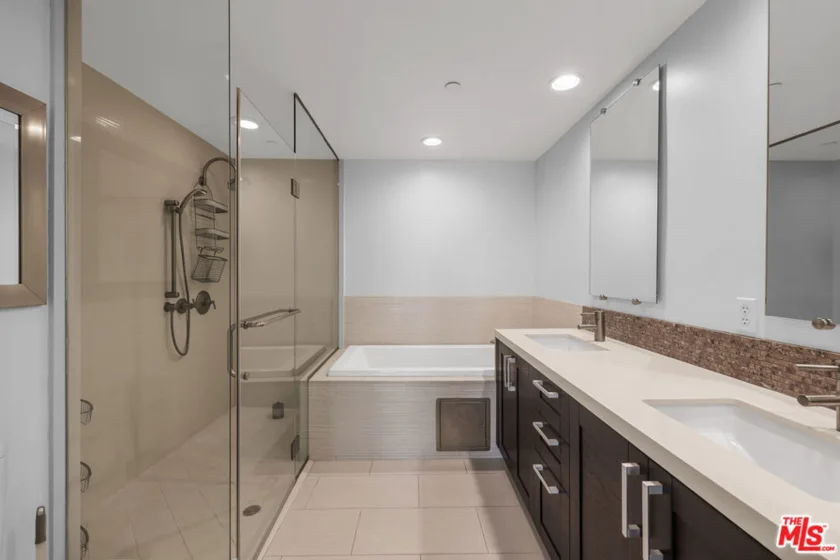 7133 Hawthorn Avenue #PH6 photo 18