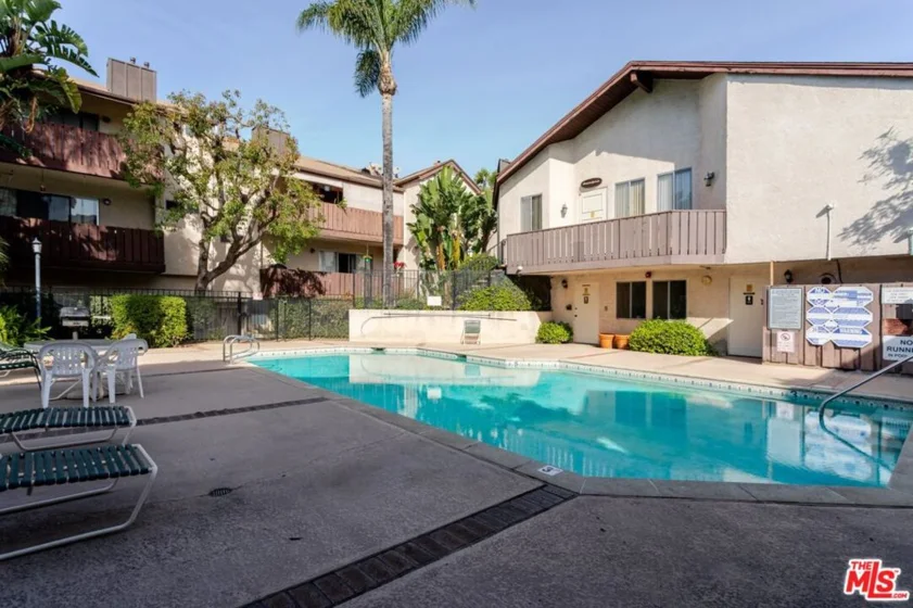 14980 Victory Boulevard #201 photo 30