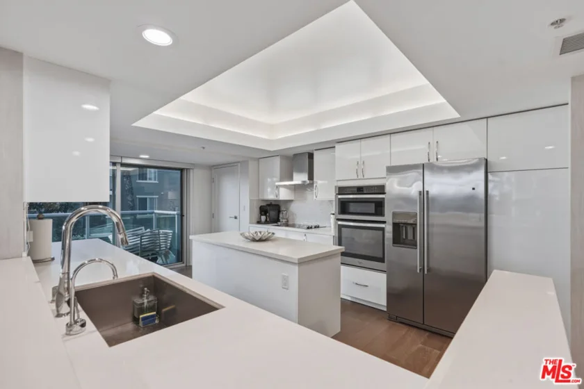 13700 Marina Pointe Drive #305 photo 15