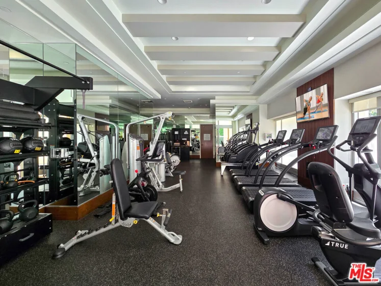 10727 Wilshire Boulevard #404 photo 41