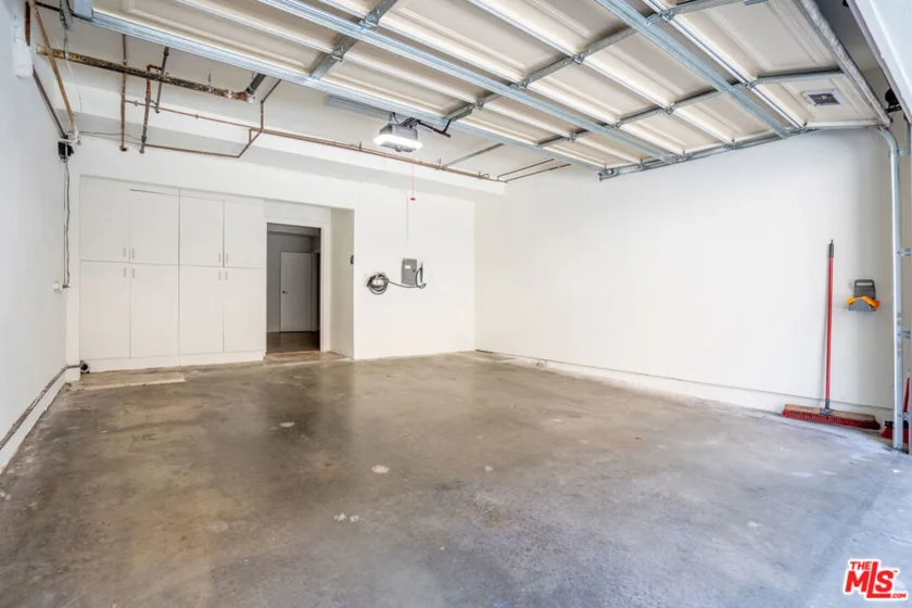 4368 W 8th Street #17 photo 33