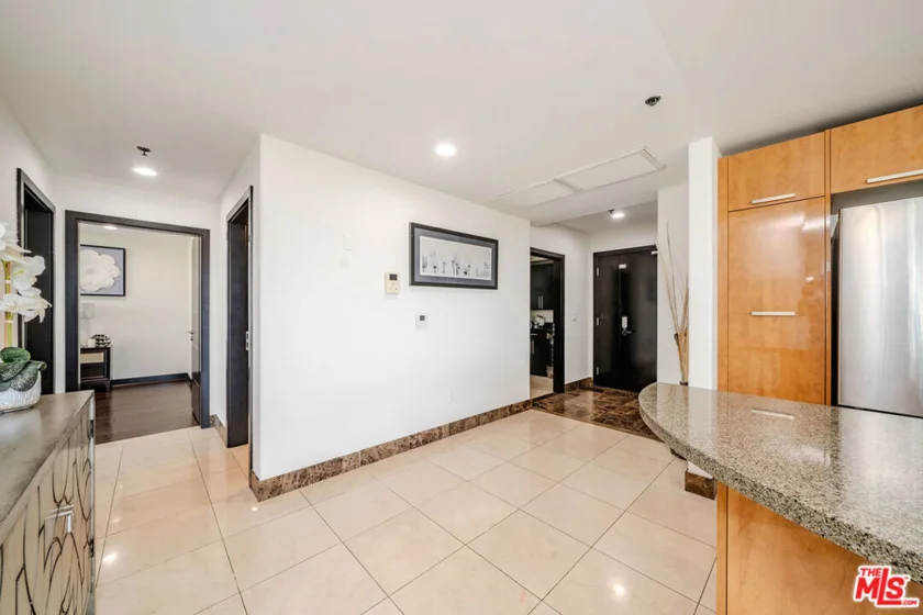 702 S Serrano Avenue #605 photo 15