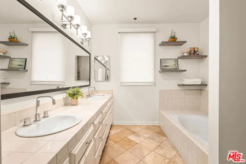 1370 Kelton Avenue #106 photo 31