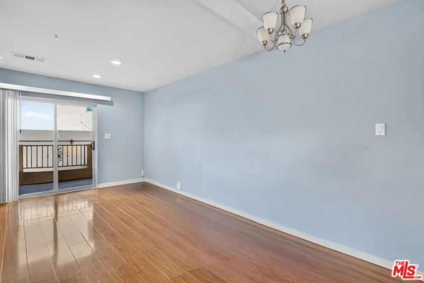 14618 Gilmore Street #4 photo 3