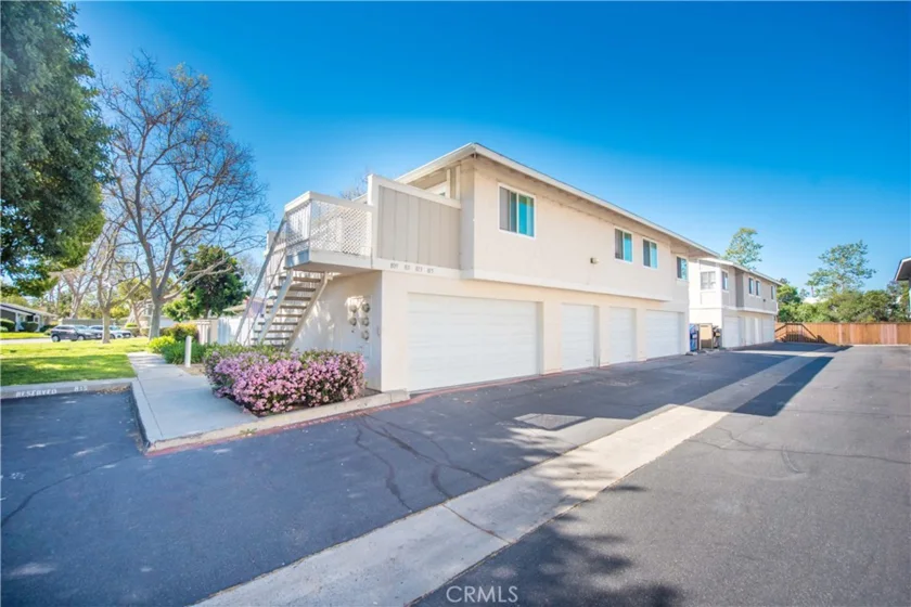 811 Pillar Point Way photo 2