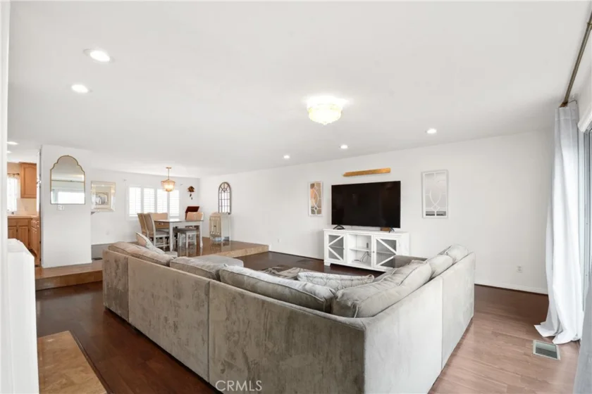 1158 W 11th Street #J photo 16