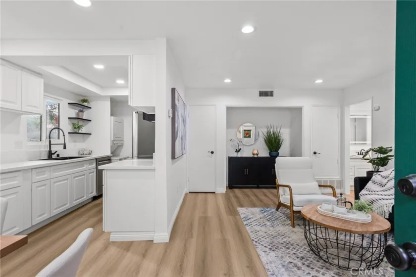 10847 Blix Street #5 photo 1