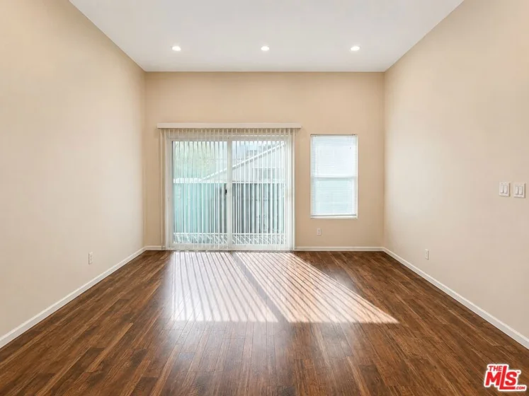 18645 Hatteras Street #263 photo 2