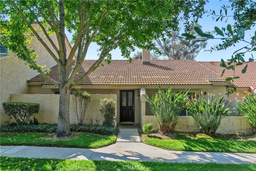 2527 Cortina photo 1